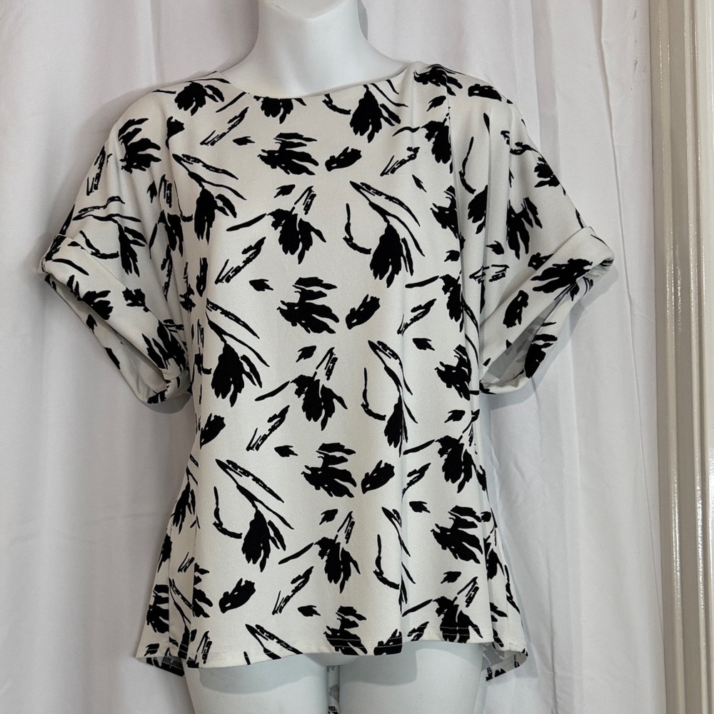 MELLODAY Black and White Abstract Blouse
